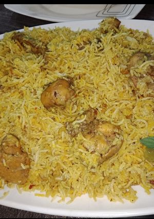 A picture of Chicken tikka biryani.