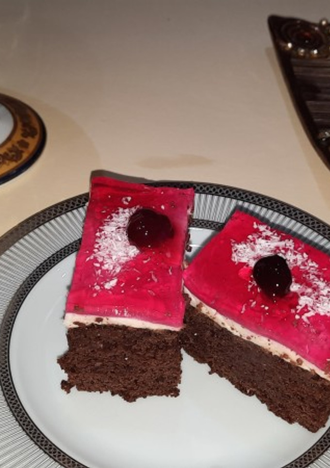 عکسی از دستور کیک شکلاتی ژله ای