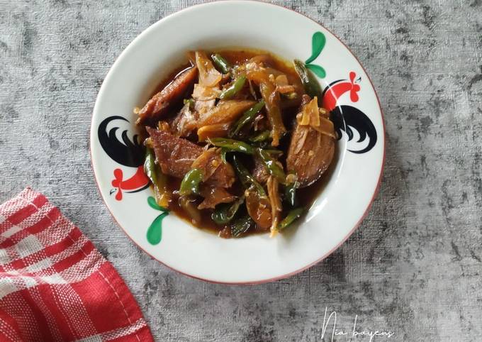 Bagaimana Menyiapkan Tumis Tongkol Cabe Ijo Anti Gagal