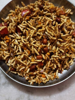 பேல் பூரி(bhel puri recipe in tamil) செய்முறை முக்கிய புகைப்படம்