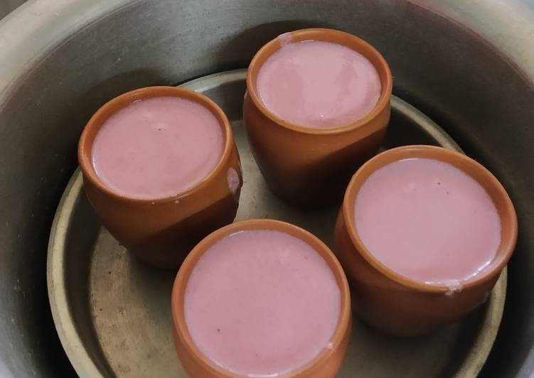 Strawberry flavour mishto doi