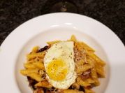 A picture of bacon parmesan pasta