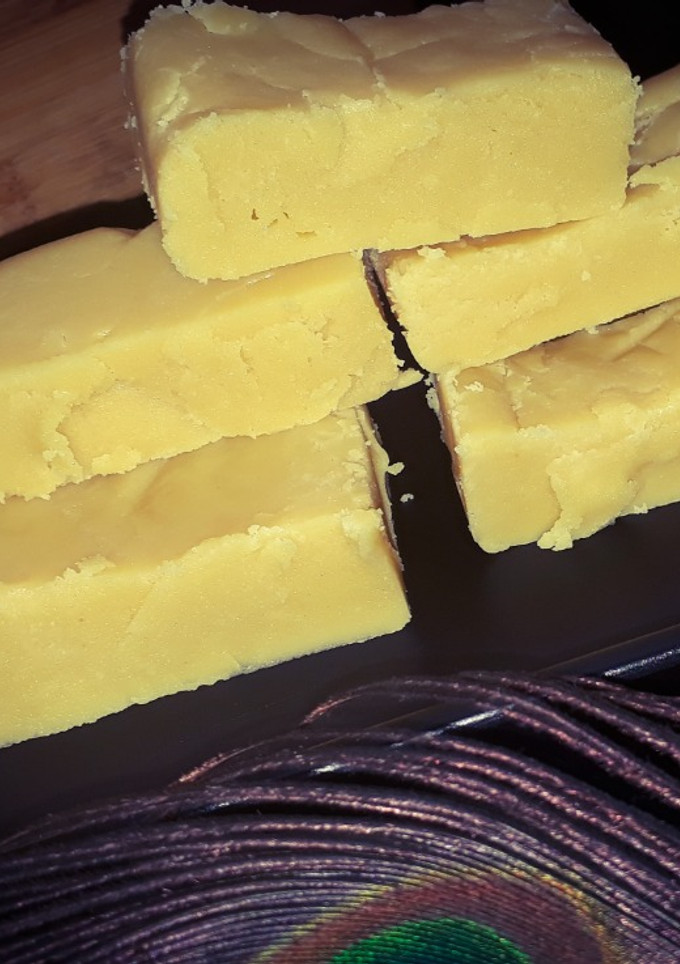 நெய் சாப்ட் மைசூர்பாக் (Nei soft mysorepak recipe in tamil) செய்முறை முக்கிய புகைப்படம்