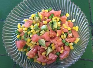 Una foto de Ensalada de granitos de elote