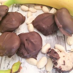 3 Ingredient Peanut Butter & Banana Chocolate Bites A picture of 3 Ingredient Peanut Butter & Banana Chocolate Bites.