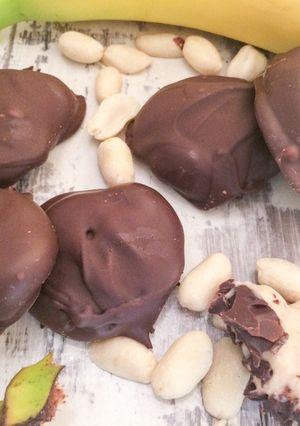 A picture of 3 Ingredient Peanut Butter & Banana Chocolate Bites.