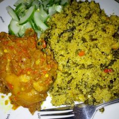 Dambun couscous with chicken source A picture of Dambun couscous with chicken source.