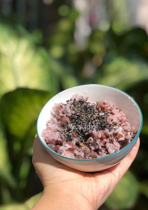 Hình của món Cơm Đậu Đen Muối Mè Chay.