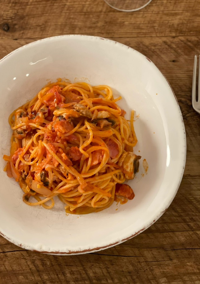 A picture of 🍝 Amatriciana, like tomato sauce pasta.