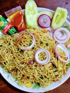 মিক্সড হক্কা এগ চাওমিন(mixed hakka egg chow mein recipe in Bengali) রেসিপির প্রধান ছবি