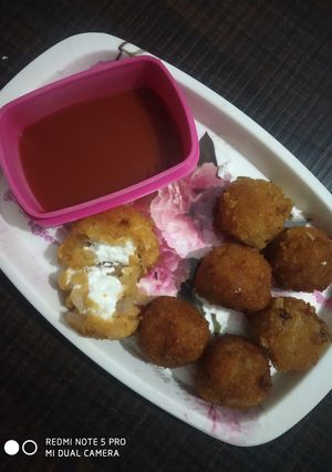 A picture of Cheese potato balls.