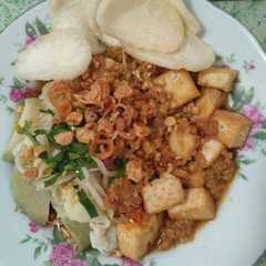รูปของ Lontong Campur a.k.a Kupat Tahu