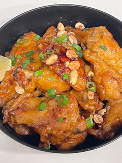 A picture of Fried Chicken Wings with Fish Sauce.
