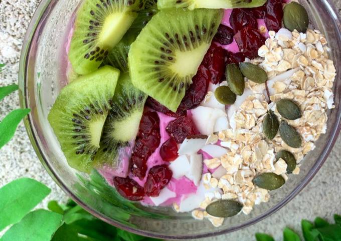 Desayuno: bowl de frutas y proteína natural Receta de Judit Muñoz- Cookpad