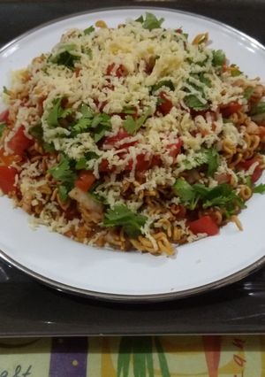 A picture of Maggi bhel.