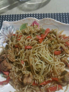 नूडल्स (noodles recipe in Hindi) रेसिपी मुख्य फोटो