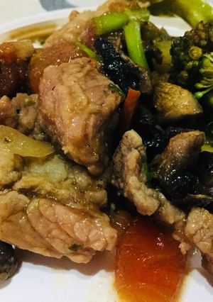 Una foto de Carne con verduras en salsa de soya