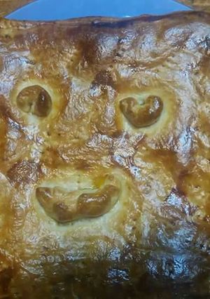 Foto principal de Empanada de hojaldre de jamón y queso con tomate muy fácil