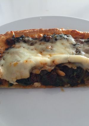 Foto principal de Pastel de espinacas con pasas y piñones