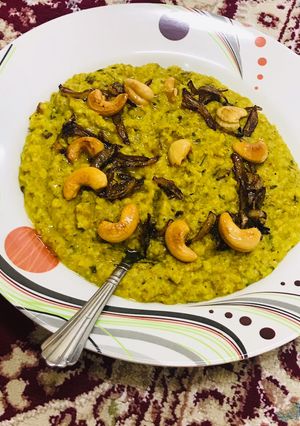 A picture of Oatmeal with minced keema.