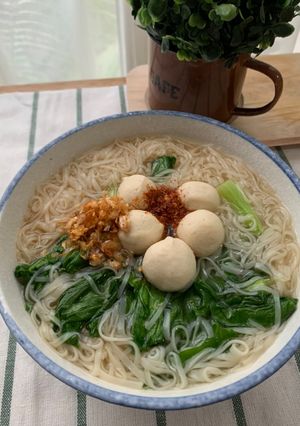 รูปของ ก๋วยเตี๋ยวเส้นเล็กลูกชิ้นปลา