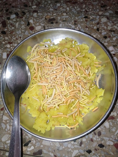 કાંદા પૌવા (kanda Poha Recipe In Gujarati) રેસીપી મુખ્ય ફોટો