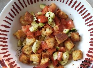Foto di Panzanella Toscana con pane croccante