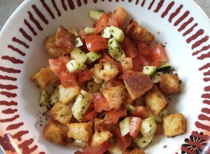 Foto di Panzanella Toscana con pane croccante