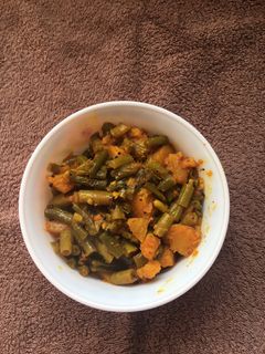ફણસી બટાકાનું શાક (Fansi Bataka Shak Recipe In Gujarati) રેસીપી મુખ્ય ફોટો