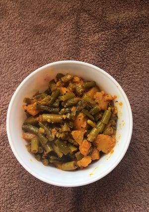 ફણસી બટાકાનું શાક (Fansi Bataka Shak Recipe In Gujarati) રેસીપી મુખ્ય ફોટો