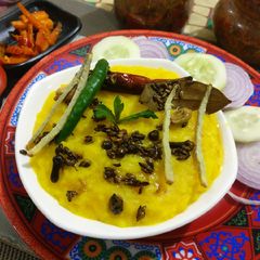 A picture of Khichadi with toor dal & curd.