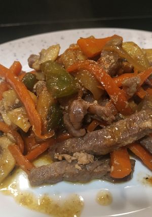 Una foto de Ternera con verduras