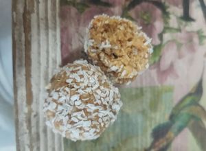 Una foto de Trufas de avena, coco y pasta de maní