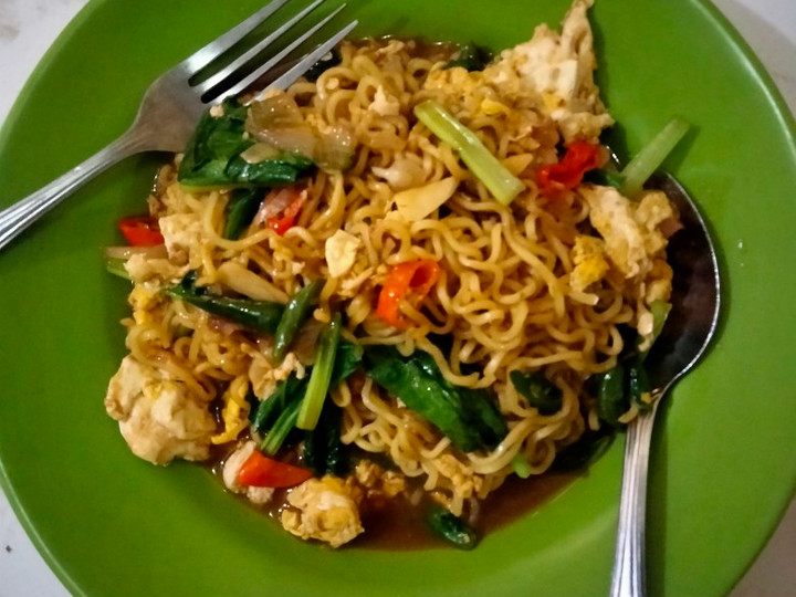 Bagaimana Membuat Indomie Mie goreng nyemek, Enak
