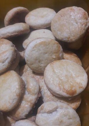 Una foto de Scones dulces para el mate😋