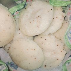 A picture of Rava idli.