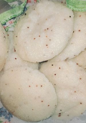 A picture of Rava idli.
