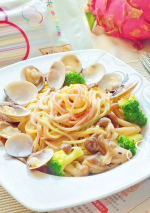 白醬菇菇蛤蜊彩虹麵 的食譜成品照片