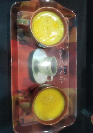 ઇમ્યુનિટી બુસ્ટર ગોલ્ડન યલો મિલ્ક (Immunity Booster Golden Yellow Milk Recipe In Gujarati) રેસીપી મુખ્ય ફોટો