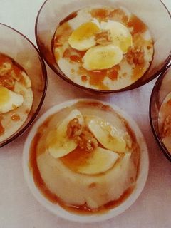 Una foto de Flanes individuales con plátano y galletas - Postre fresco muy fácil de hacer