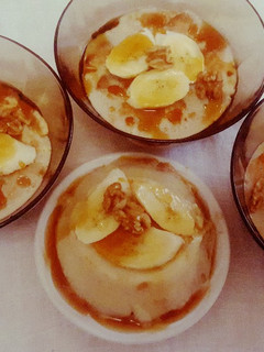 Una foto de Flanes individuales con plátano y galletas - Postre fresco muy fácil de hacer