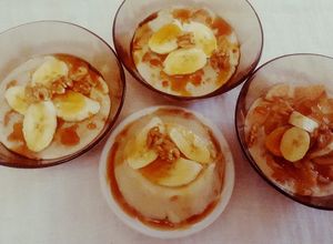 Foto principal de Flanes individuales con plátano y galletas - Postre fresco muy fácil de hacer