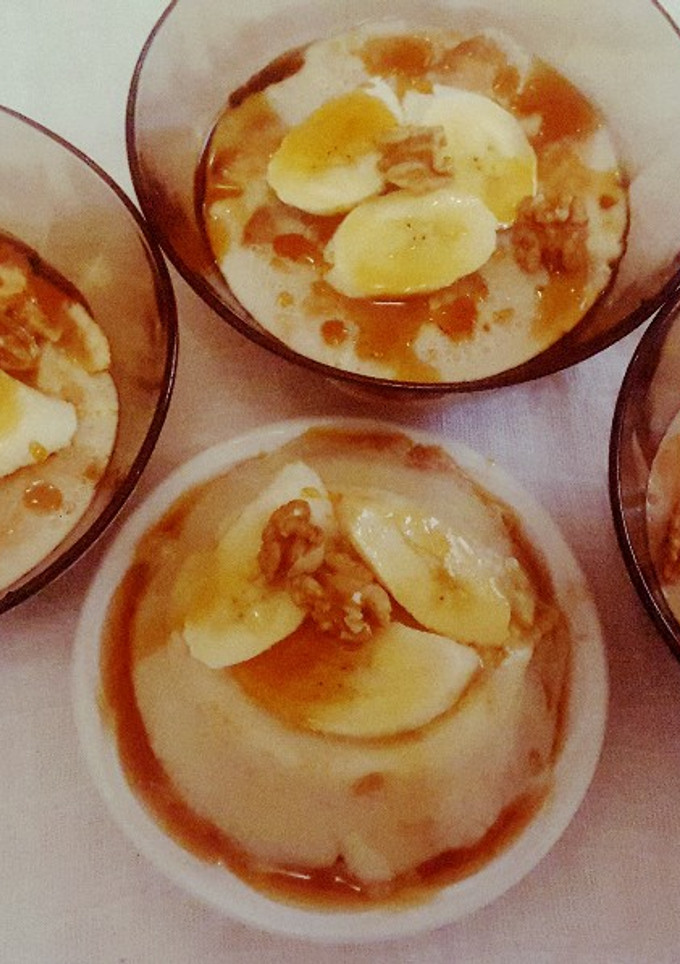 Una foto de Flanes individuales con plátano y galletas - Postre fresco muy fácil de hacer