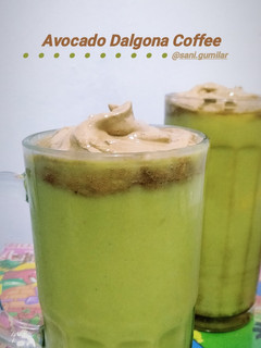 Foto resep Avocado Dalgona Coffee (No Mixer)