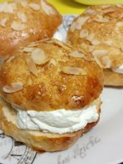 Una foto de Dulces rellenos de nata
