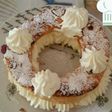 Corona de hojaldre relleno de nata