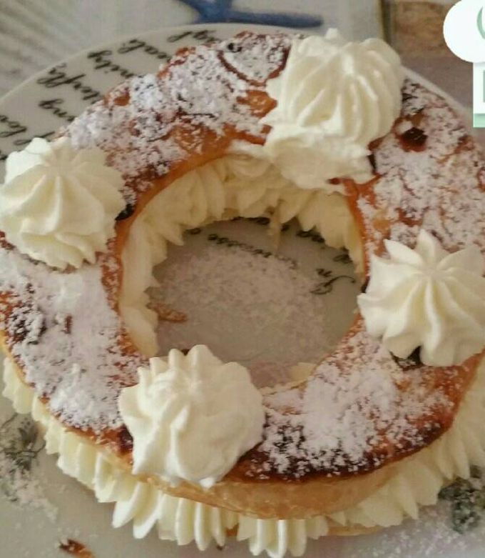 Foto principal de Corona de hojaldre relleno de nata
