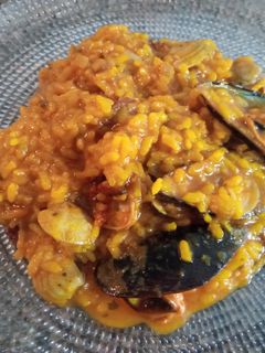Una foto de Arroz con mejillones y almejas