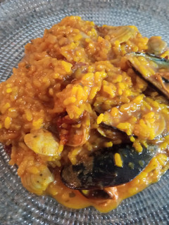 Una foto de Arroz con mejillones y almejas