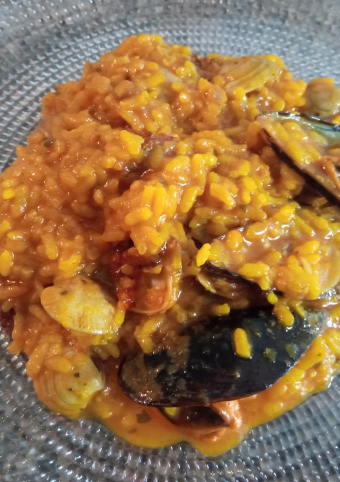 Una foto de Arroz con mejillones y almejas